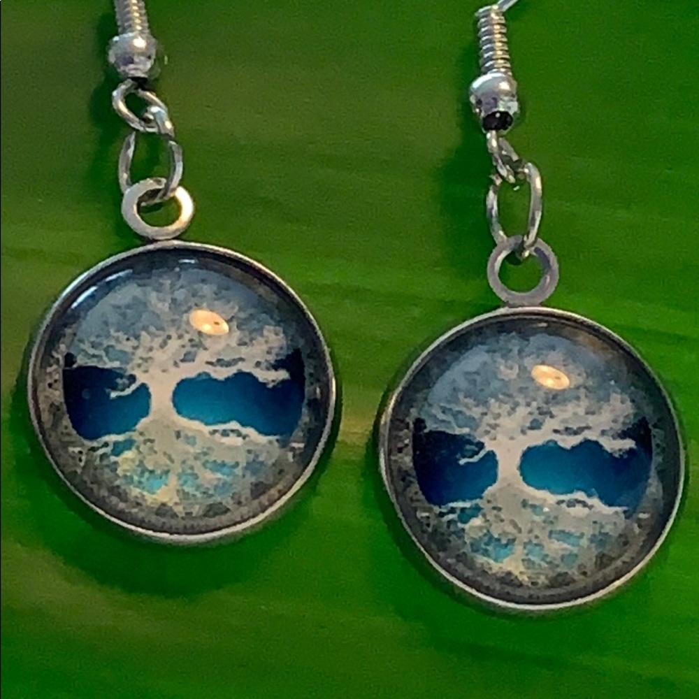 Tree of life earrings NWOT